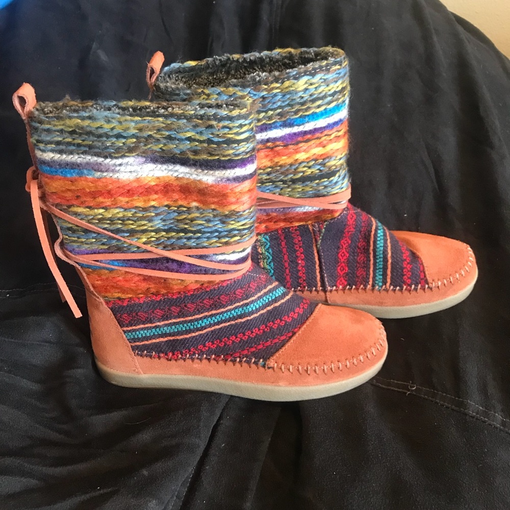 NWOT TOMS patterned boots no longer made!
